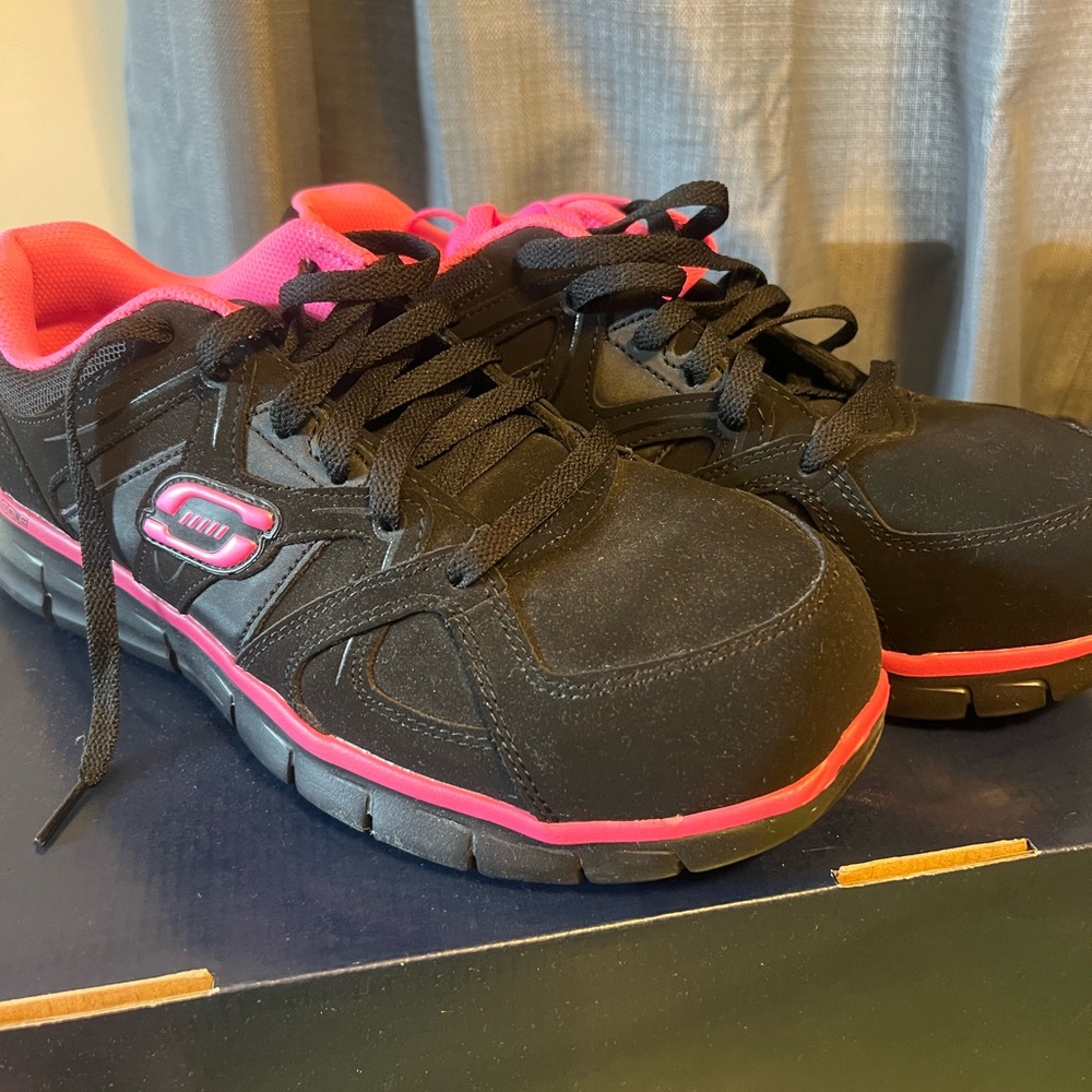 Sketchers composite toe shoes